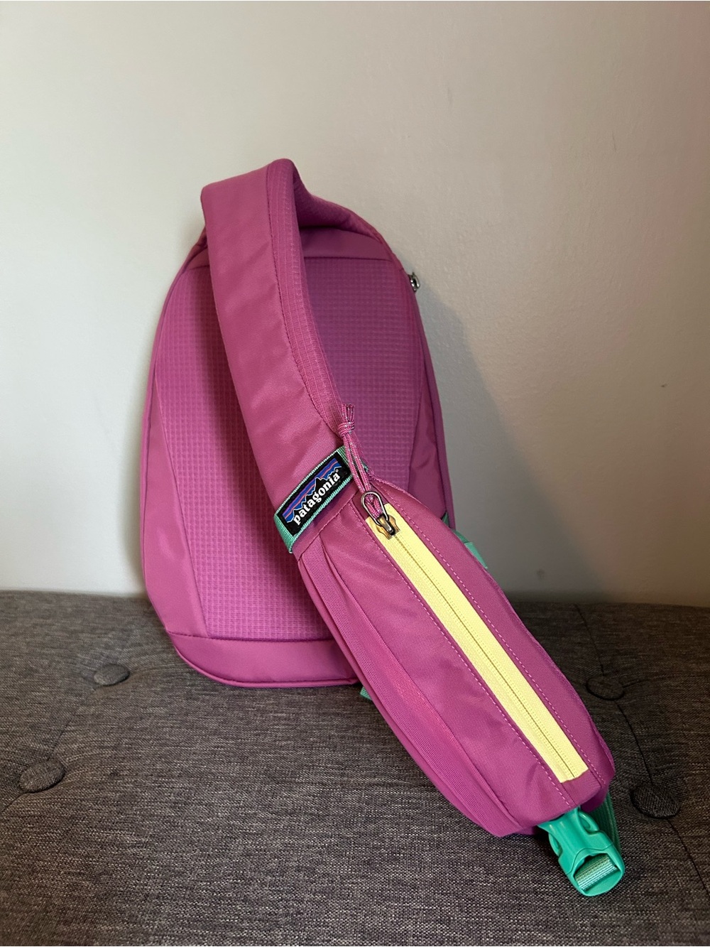 Patagonia Atom Sling 8L - Faded Magenta - Picture 3 of 6